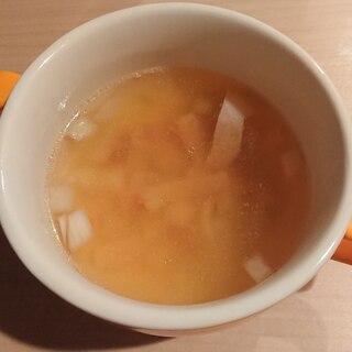 簡単スープ♪コンソメでベーコンのオニオンスープ